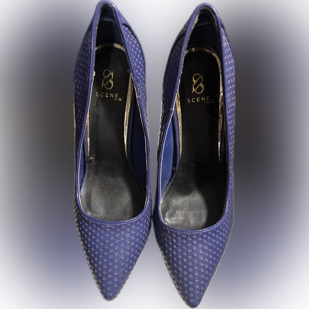 Royal blue size 8 patent leather stiletto shoe by Scene